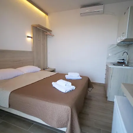 Thea Aparthotel 3*